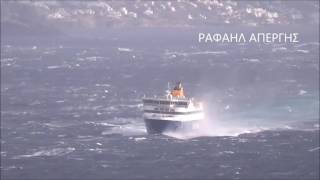 Blue Star Paros: Fighting with huge waves in the Strait of Tsiknias!