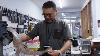 Process of making a watch strap for Panerai in crocodile leather. Great craftsmanship by handmade.