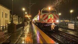 Caltrain 2022 Holiday Train with a great horn show rolling through San Carlos on 12/4/22