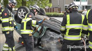 Brandweer Assisteert bij Auto te Water Eikenlaan/Esdoornlaan Rozenburg Zh