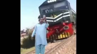 Indian man stops train to take selfie