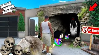 Franklin And Shinchan Search Secret Tunnel Outside Franklin House in GTA 5!