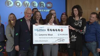 Single Mom From Iowa Who Won $344 Million in Powerball Plans to Buy a Car