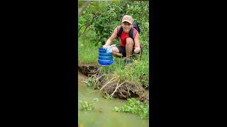 Make a water bottle from plastic bottles found in the forest#Atong