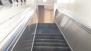 escalator 小田急線渋沢駅　エスカレーター