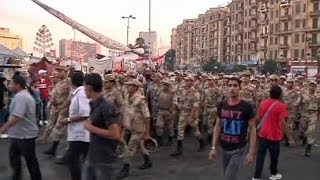 الحكومة المصرية تتوعد بفض إعتصامات الإسلاميين بعد فشل جهود الوساطة الدبلوماسية