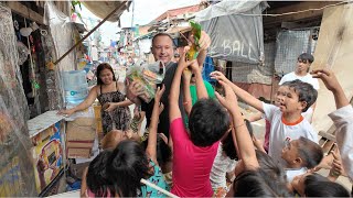 Surprising Kids With Ice Cream While Searching For Pagpag in Tondo Philippines