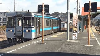 土佐山田駅を出発していく当駅始発の土讃線下り1000形