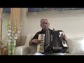 sheshadri sings..ye vaada karo chand ke samne through his accordion