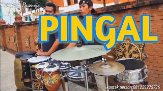 PINGAL Ngatmombilung cover musisi angklung jalanan  jawa timur.( Angklung Pasmojo)