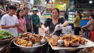 Chị gái bán phá lấu bò heo đông khách ở vỉa hè Sài Gòn