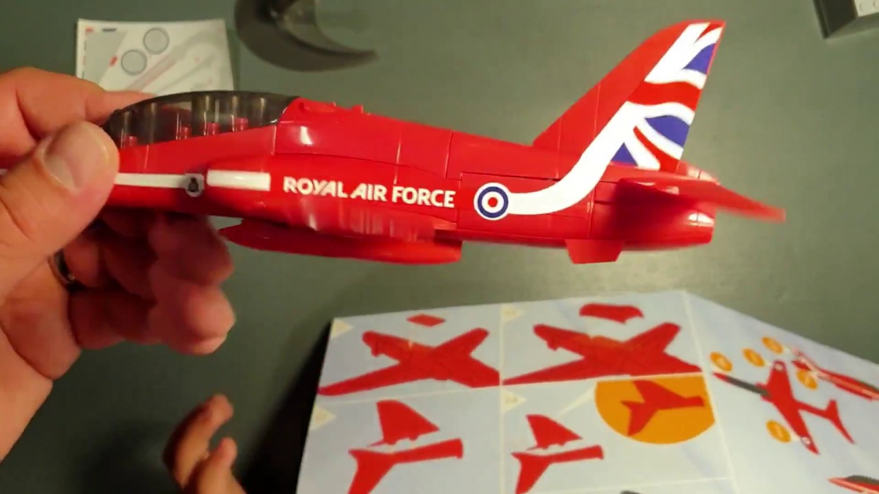 Airfix QUICK BUILD RAF Red Arrows Hawk - YouTube