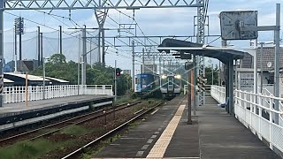 JR四国キクハ32＋キハ185系回送列車市坪駅発車とN2000系特急宇和海21号市坪駅通過