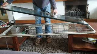 Isolatieglas plaatsen lijmen in stalen kozijn. Glue insulating glass and place it in the steel frame