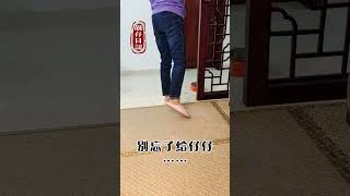 仔仔：赶紧打电话！迟了就没大肉肉啦……#家有萌宠 #我家毛孩子 #萌宠日常记录#shorts