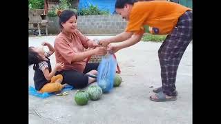 从来没有见过如此可怜的女人，她被无情的丈夫赶出家门，更是用火烧坏了自己搭建的帐篷。