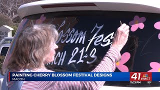 Mother-daughter duo spreads Cherry Blossom Festival spirit with car window paintings