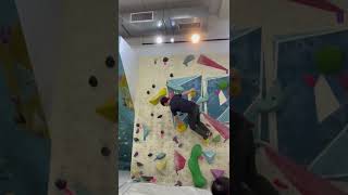 新莊 POGO 攀岩館 - V3。考驗智力的 slab 路線｜抱石。攀岩。紀錄｜ #bouldering #rockclimbing #shorts