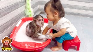 Ai Tran helps dad bathe YoYo Jr