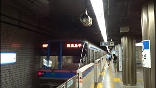 夜のラッシュ時でも混雑は少ない都営三田線日比谷駅を出発する下り6300形