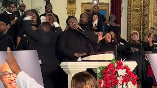 Melvin Crispell lll \u0026 The New Life Center Mass Choir sings “Perfect Peace”