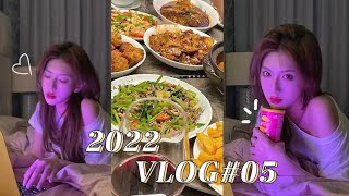 Vlog#宅家一个月 与隔离和解｜自制卤肉饭\u0026烤肉~小甜椒会走路啦！久违的化妆，去邻居家吃饭｜电脑屏幕拍照真的很绝！