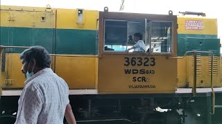 36323 WDS 6-AD SCR VIJAYAWADA DIESEL ENGINE PASSING THROUGH PF-1 VIJAYAWADA RAILWAY STATION