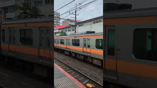 中央線高尾行きが西八王子駅に到着