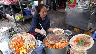 Kỳ lạ nồi bún riêu cua đồng một tuần chỉ bán hai ngày đông khách ở vỉa hè Sài Gòn