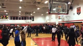 Watch: Fans storm court as Bergenfield stops Teaneck on final play to win N1G3