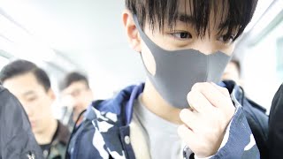 〖TFBOYS-王俊凯〗 KARRY WANG #王俊凯 Wang Jun Kai 《2018.11.10 王俊凯 at Airport 重庆 ✈️ 北京》『 王俊凯 』You’re mine