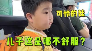 韓國老公接兒子放學，一上車小胖就吵著不舒服，這是咋了？【韩国媳妇妙妙】