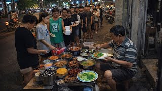 Xếp hàng lúc nửa đêm chờ mua cơm tấm ẩm phủ đông như hội ở vỉa hè Sài Gòn