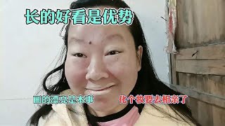 大妈化个妆收拾打扮一下回到十八岁