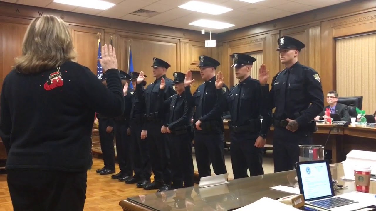 Saginaw City Council Swears In Eight Police Officers - YouTube