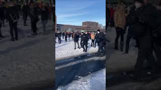 Polizei schleppt man weg, Demo in Hannover 14.2.2021