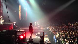 Axl Rose kicks out a "Fan" + Civil War Featuring Duff Mckagan HD - Vancouver 2011