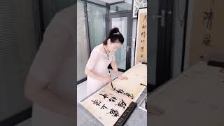 美女写字超级好看!最后是亮点!