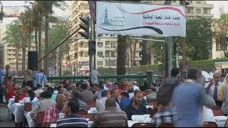 كنيسة في مصر تجهز إفطارا لمئات الصائمين المسلمين خلال رمضان