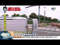 小黃撞救護車 護理師甩飛車外