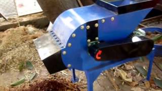 GARDEN WASTE SHREDDER