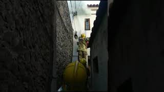 Bombeiros Voluntários Madeirenses combatem fogo no Funchal