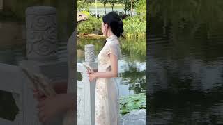 来江南怎么能不穿旗袍呢～ 新中式的温柔夏天 #新中式穿搭 #旗袍 #东方美学