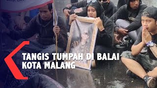 40 Hari Tragedi Kanjuruhan, Tangis Ribuan Aremania Tumpah di Balai Kota Malang