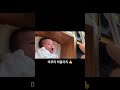 태어나서 첫 공부 초점책 보여주자 반응 😆 이것두 책이라고 반응 무엇ㅋㅋㅋㅋㅋ 귀여운 아기 신생아 11일차 여자아기 웃긴영상 표정부자