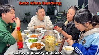 CUACA DINGIN MASAK SOTO KHAS BANDUNG | JOHNY \u0026 SHANTY DI CHINA