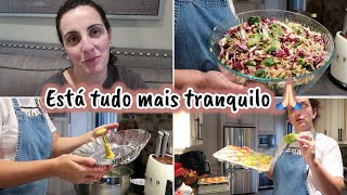 Esta tudo mais tranquilo🙏🏻Salada Deliciosa e alguma conversa ...