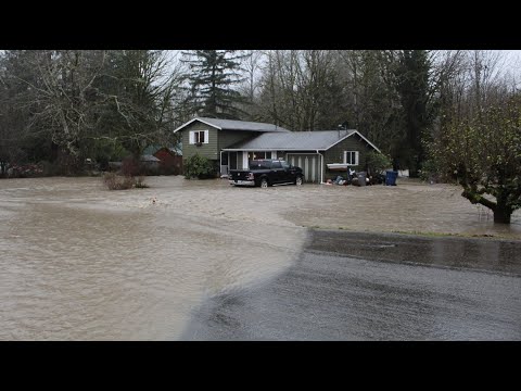 Heavy rain leads to damaging floods in western Washington
