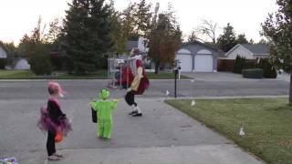 Burger King captured guy in cage - Halloween costume