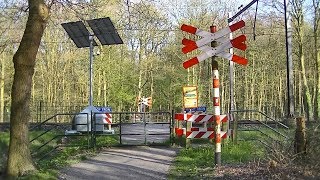 Spoorwegovergang Heiloo // Dutch railroad crossing